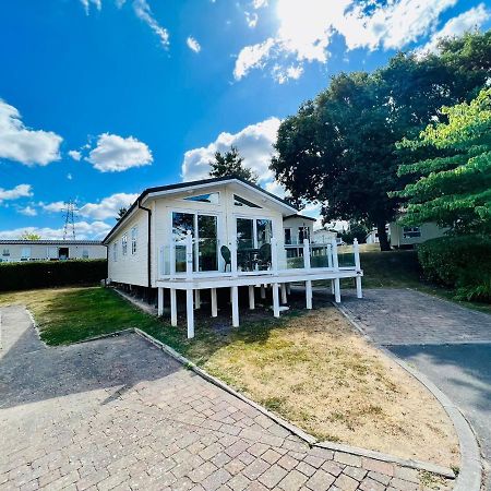 Waterfall Retreat Poole Esterno foto