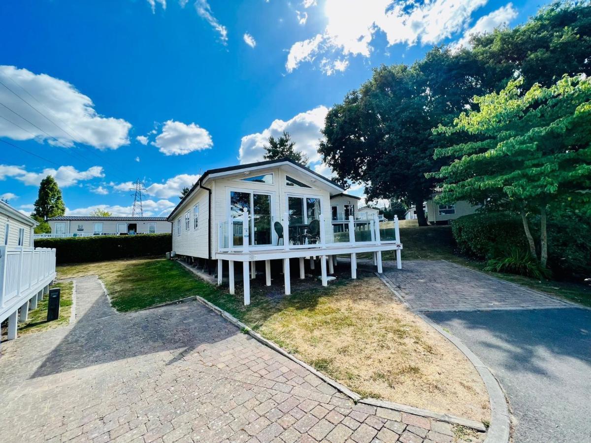 Waterfall Retreat Poole Esterno foto