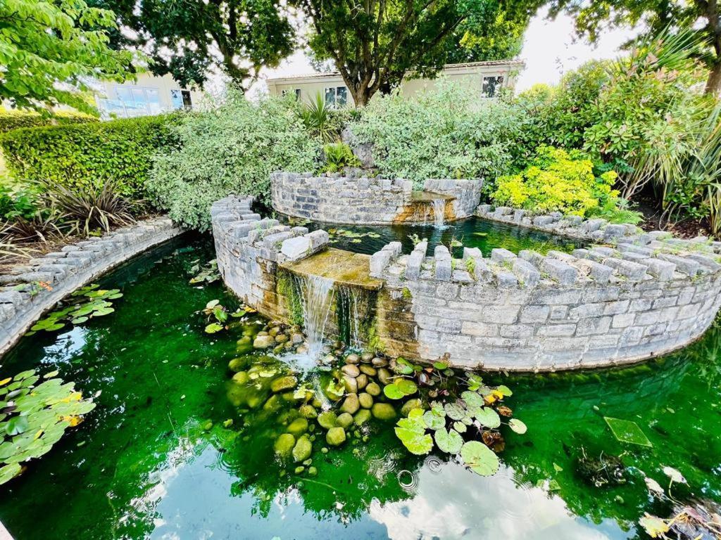 Waterfall Retreat Poole Esterno foto