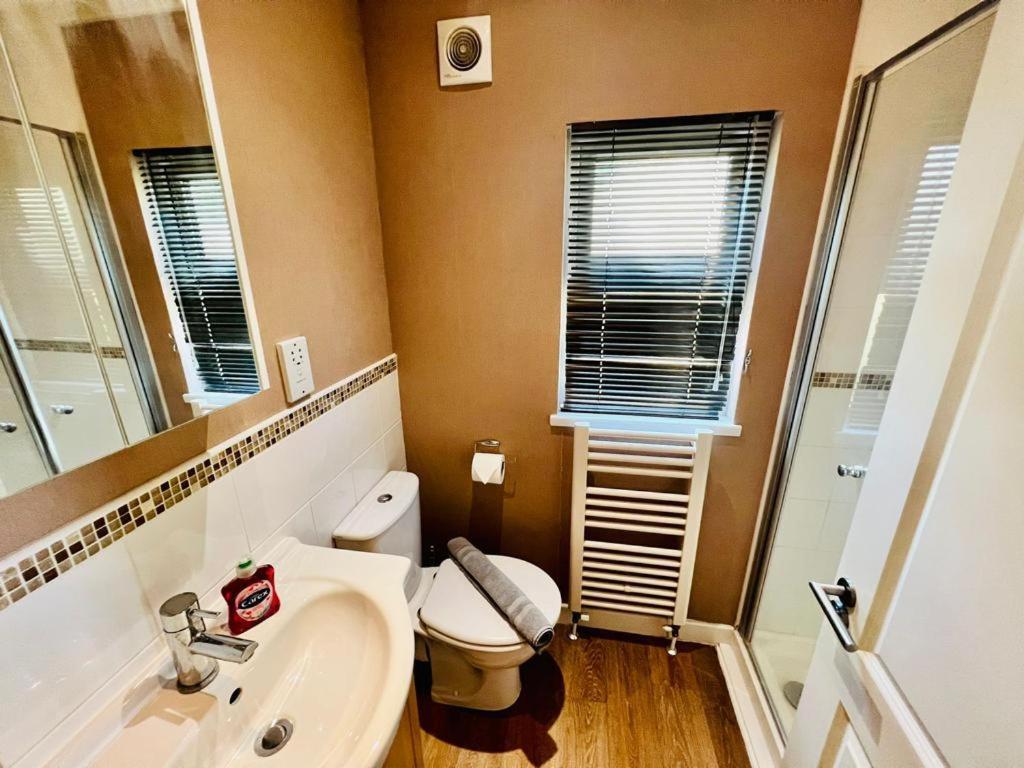 Waterfall Retreat Poole Esterno foto