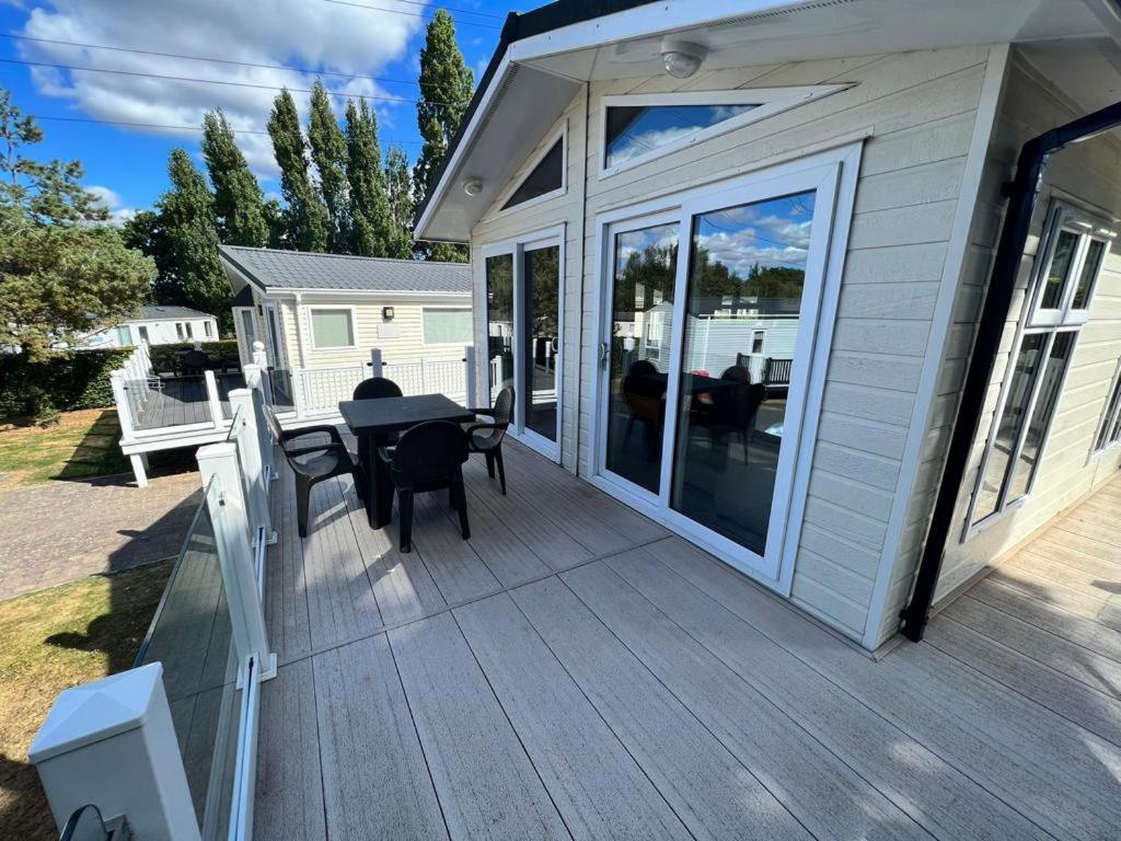 Waterfall Retreat Poole Esterno foto