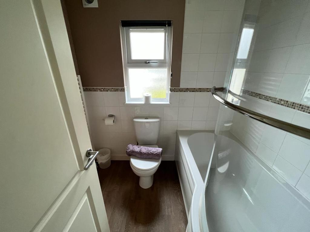 Waterfall Retreat Poole Esterno foto